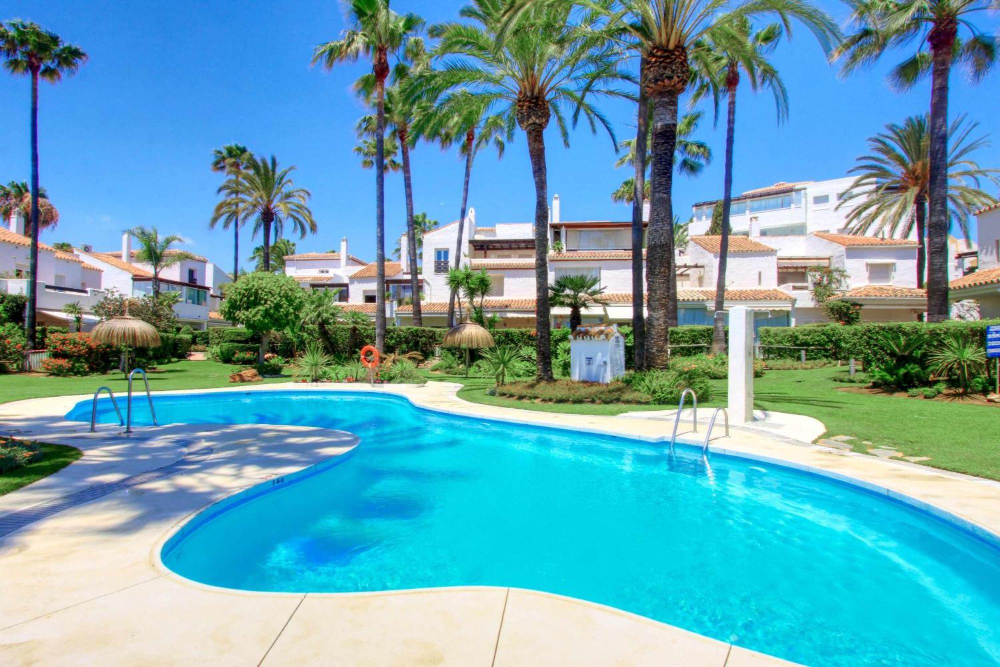 1176 Beach Front 2 Pools Bahia Marbella Exteriör bild