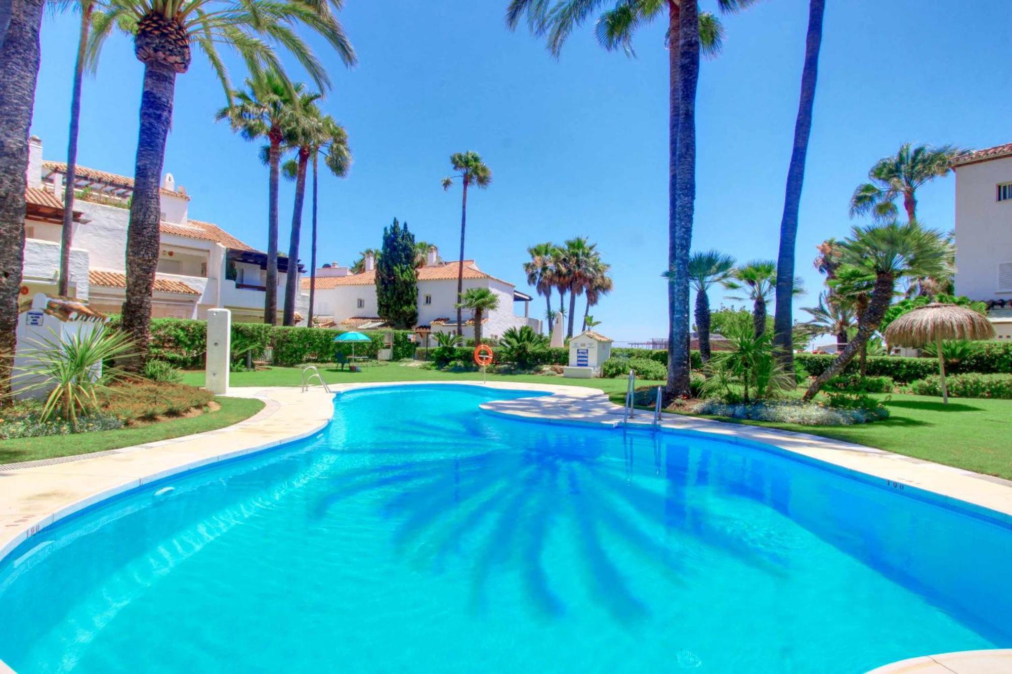 1176 Beach Front 2 Pools Bahia Marbella Exteriör bild