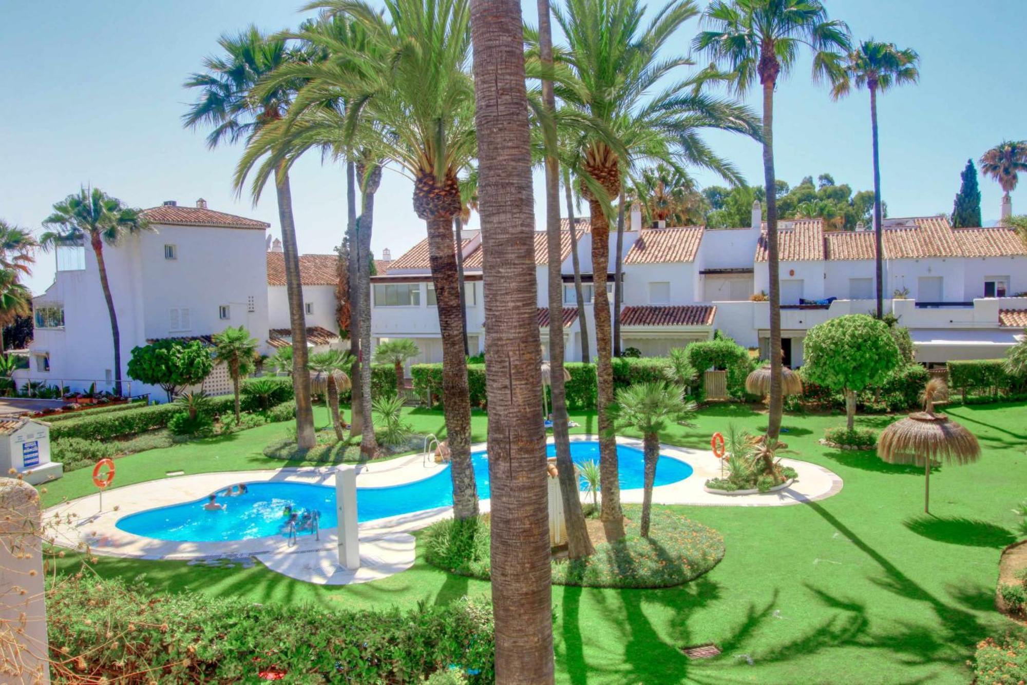 1176 Beach Front 2 Pools Bahia Marbella Exteriör bild